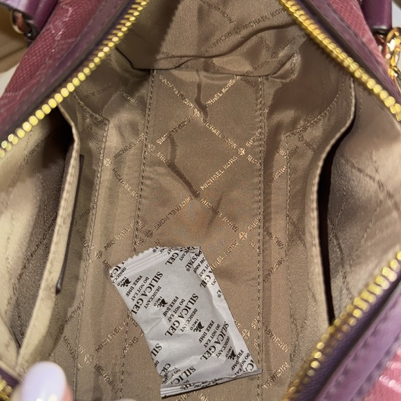 Michael Kors Zooey Medium Barrel Messenger Bag Mulberry Jacquard - Picture 14 of 16